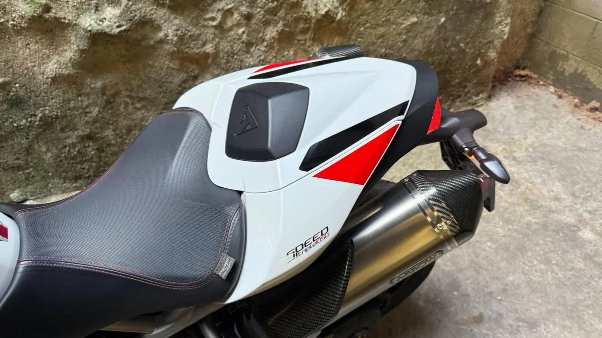 Triumph Speed Triple 1050 RS (2018 - 20)  (4)