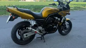 Yamaha FZ 600  (2)