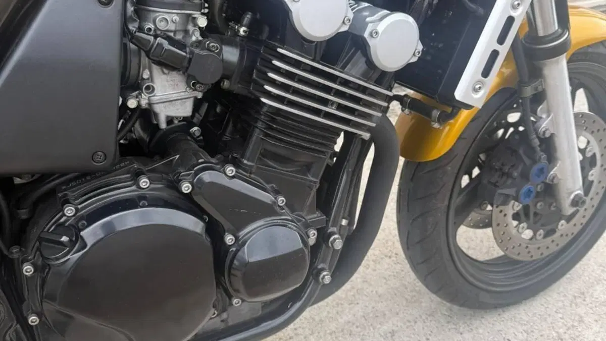 Yamaha FZ 600  (8)