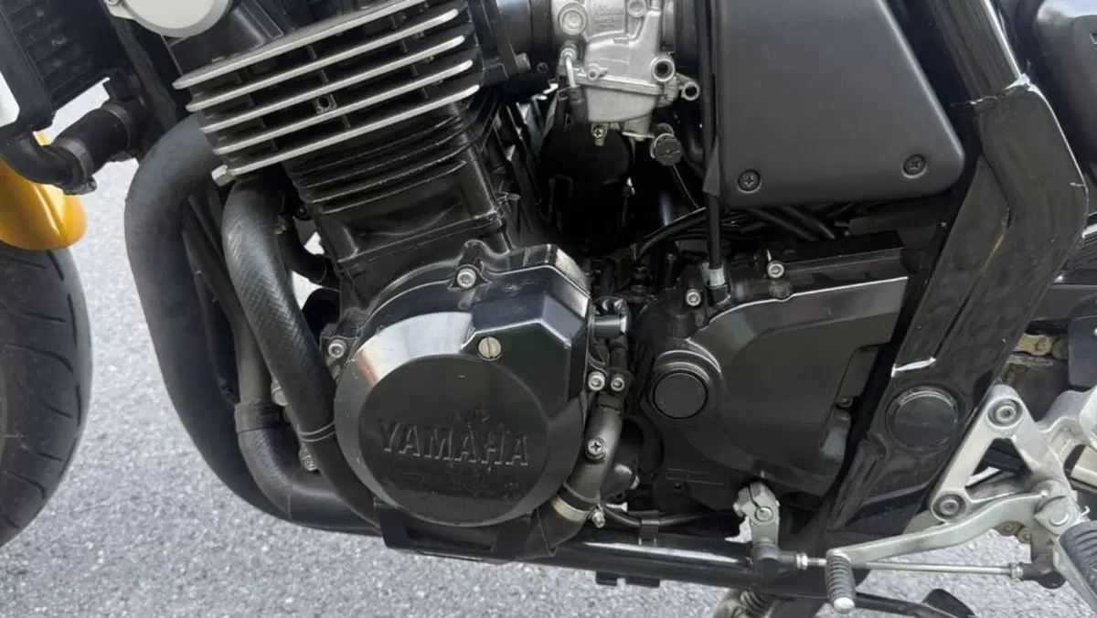 Yamaha FZ 600  (9)