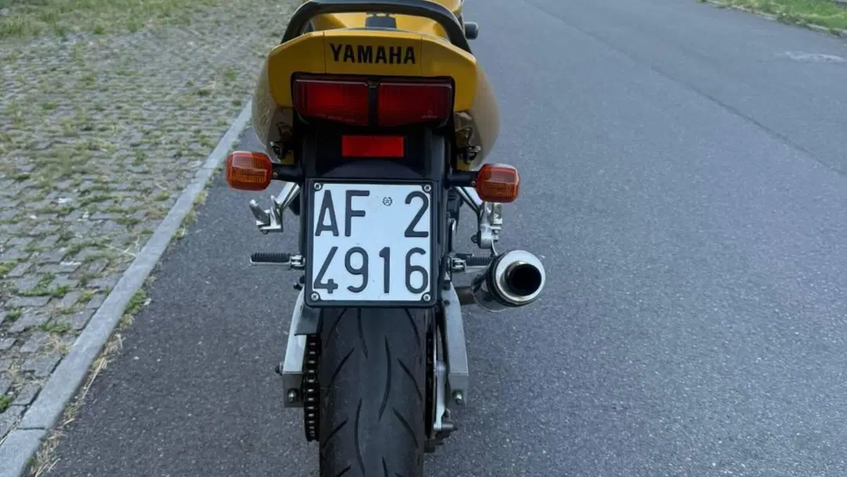 Yamaha FZ 600  (11)