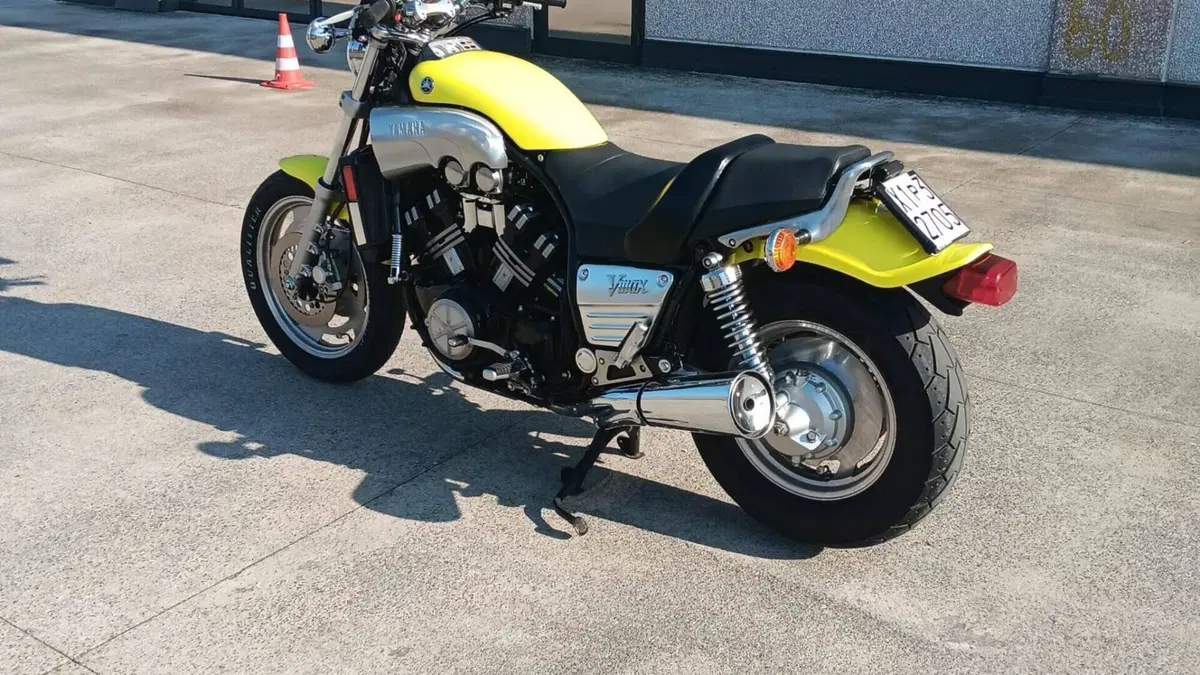 Yamaha V-Max 1200  (4)