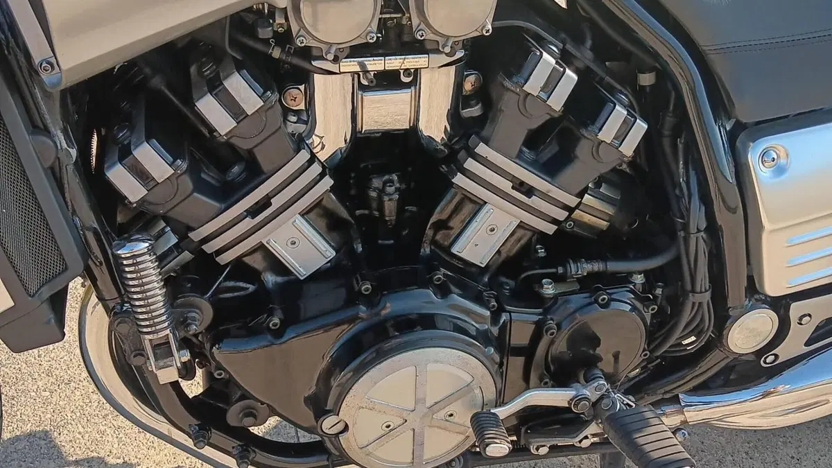 Yamaha V-Max 1200  (12)