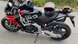 Aprilia Tuono V4 Factory (2021 - 24) usata