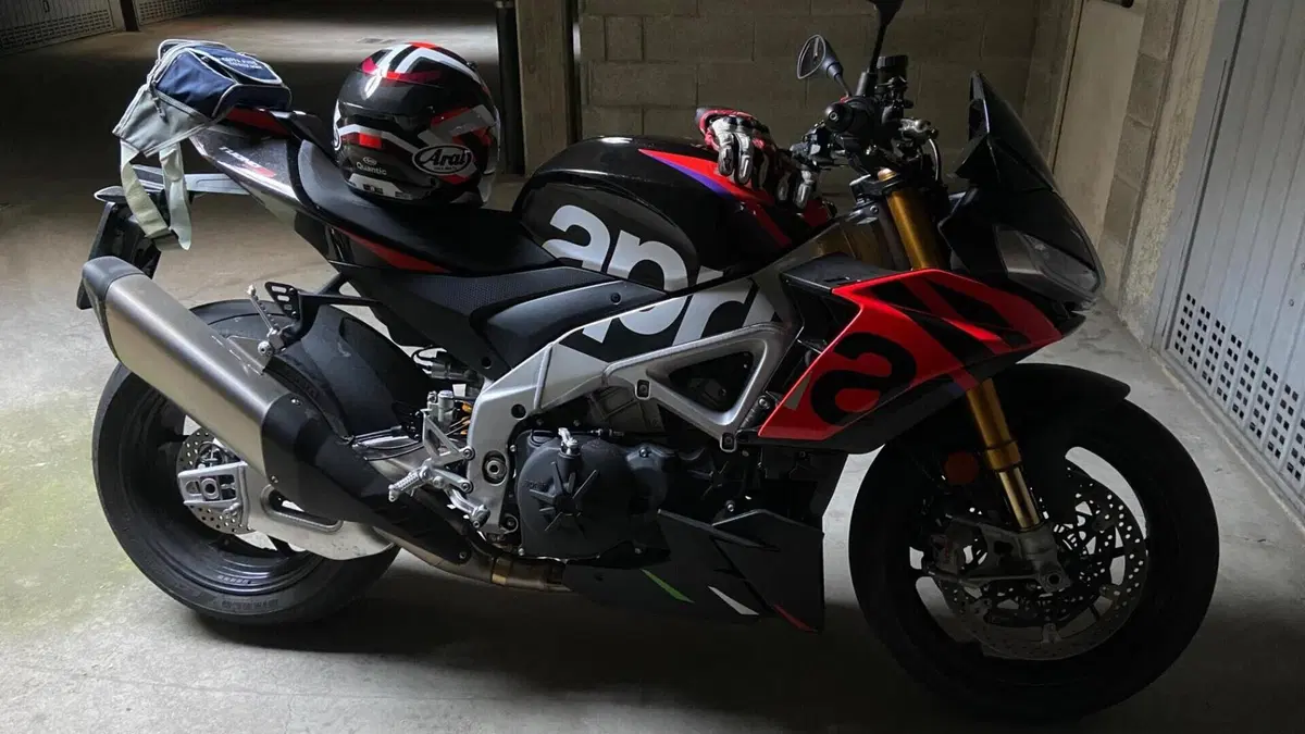 Aprilia Tuono V4 Factory (2021 - 24)  (2)