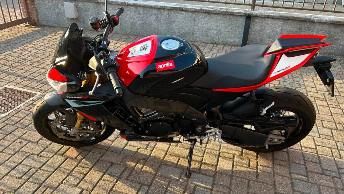 Aprilia Tuono V4 Factory SE-09 SBK (2024)  (2)