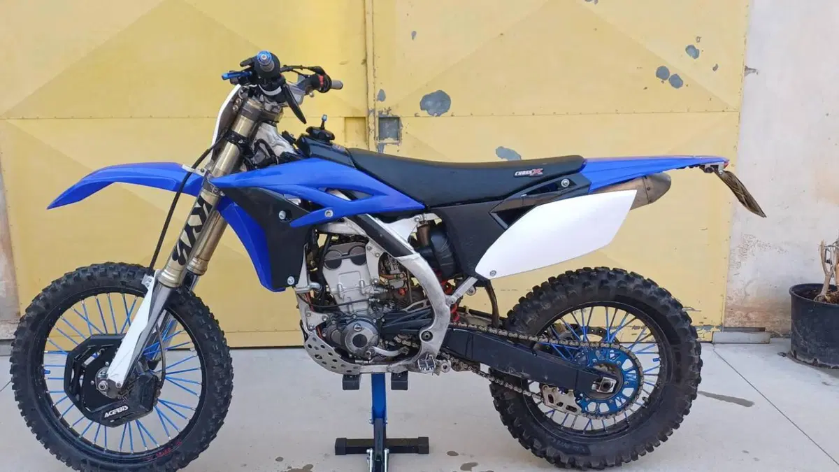 Yamaha YZ 250 F (2010 - 11)  (2)