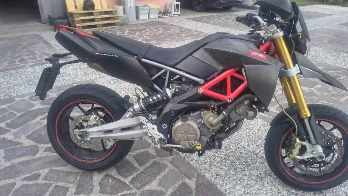 Aprilia Dorsoduro 750 Factory (2010 - 13)  (3)