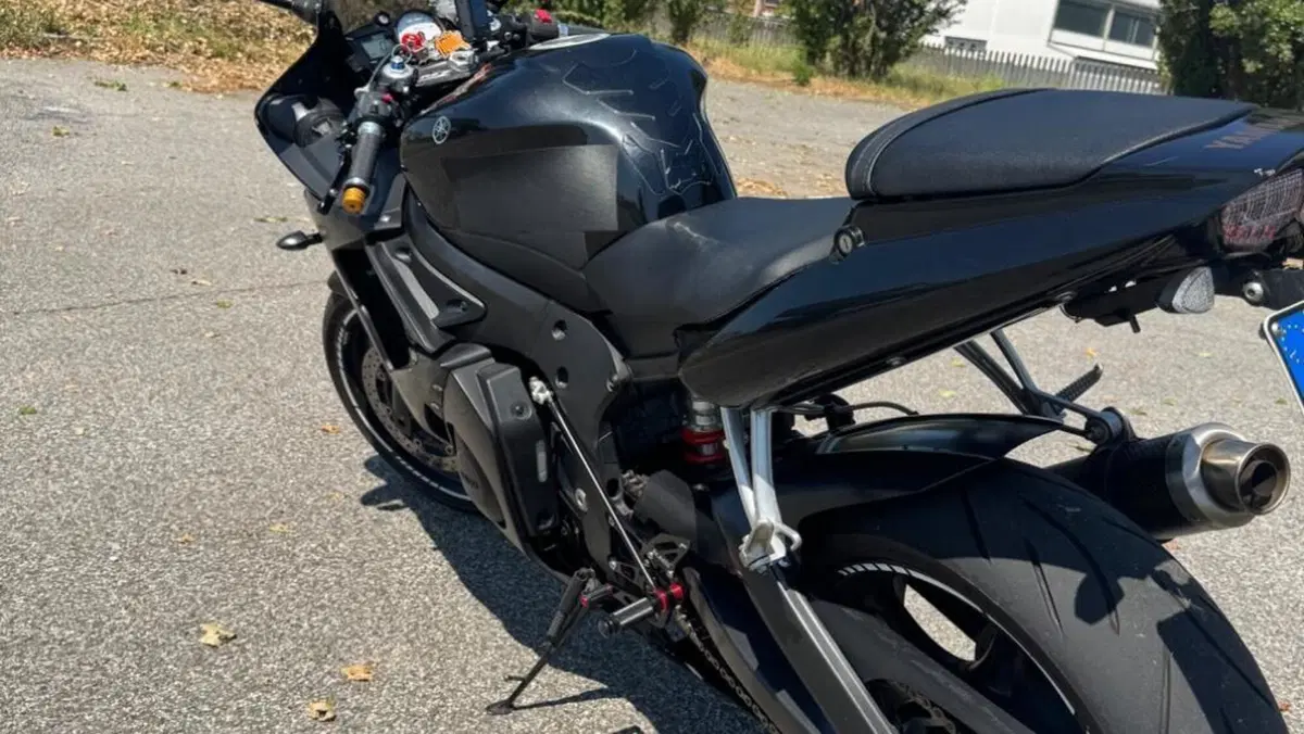 Yamaha YZF R6 (2003 - 04)  (8)
