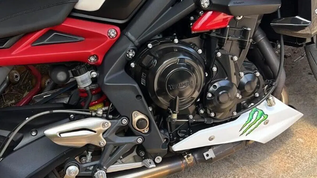 Triumph Street Triple R ABS (2013 - 17)  (2)