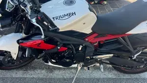 Triumph Street Triple R ABS (2013 - 17)  (4)