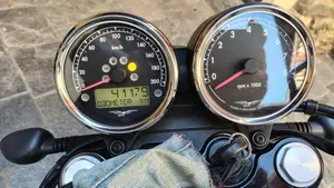 Moto Guzzi V7 III Special (2017 - 20)  (2)