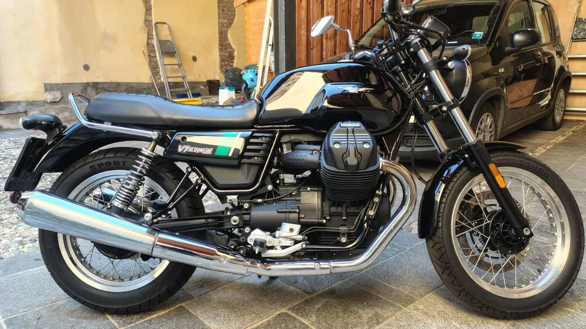 Moto Guzzi V7 III Special (2017 - 20)  (3)