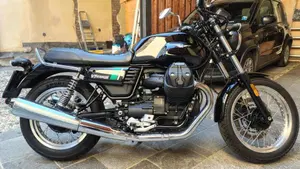 Moto Guzzi V7 III Special (2017 - 20)  (3)