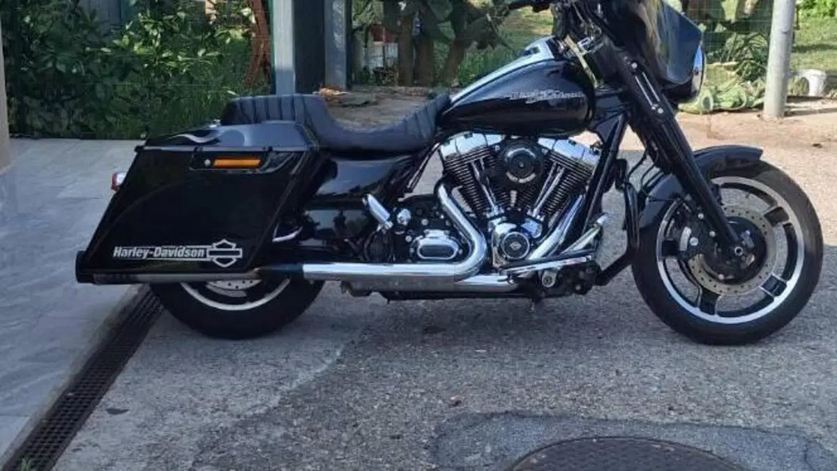 Harley-Davidson 1690 Street Glide (2011 - 13) - FLHX  (2)