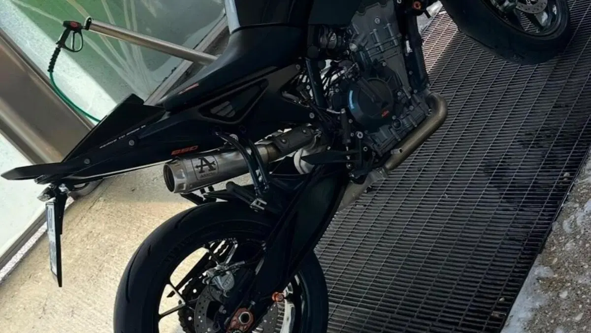 KTM 890 Duke (2021 - 23)  (2)