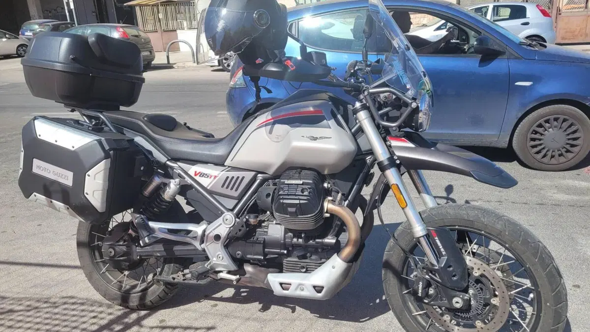 Moto Guzzi V85 TT Travel (2021 - 23)  (2)