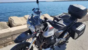 Moto Guzzi V85 TT Travel (2021 - 23)  (4)