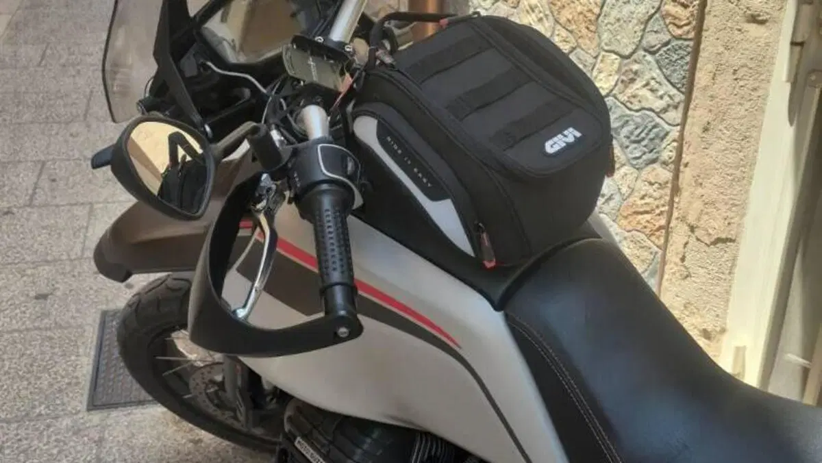 Moto Guzzi V85 TT Travel (2021 - 23) 