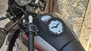 Moto Guzzi V85 TT Travel (2021 - 23)  (6)