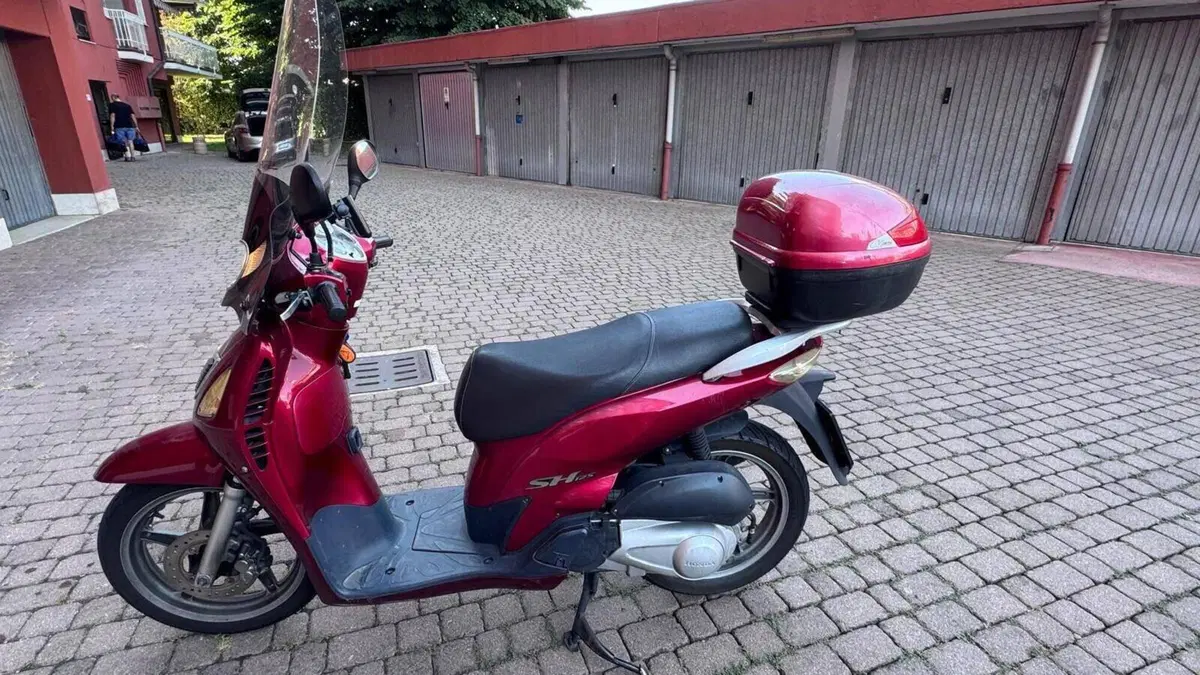 Honda SH 125 (2000 - 04)  (2)