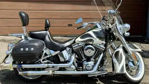Harley-Davidson 1690 Deluxe ABS (2011 - 16) - FLSTN  (2)