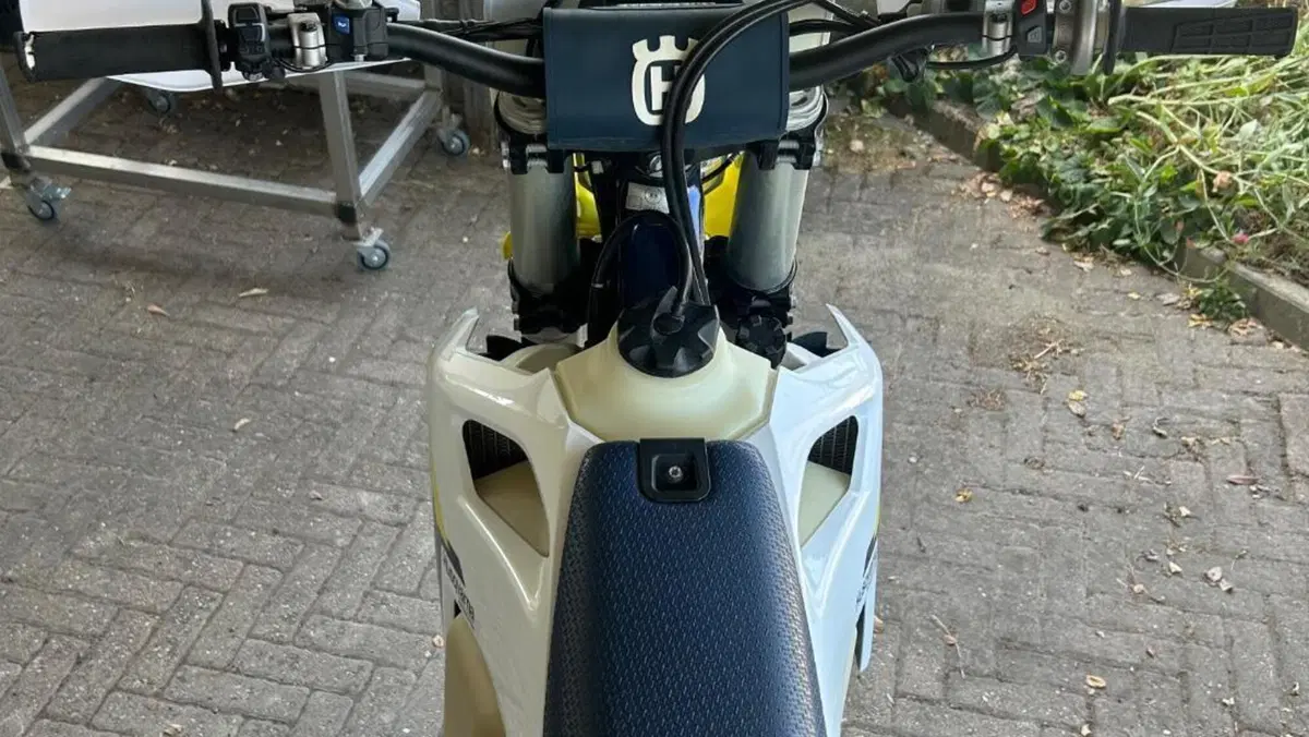 Husqvarna FE 250 (2025)  (3)