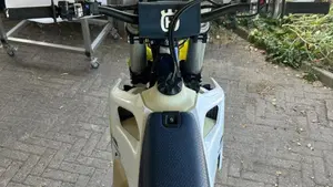 Husqvarna FE 250 (2025)  (3)
