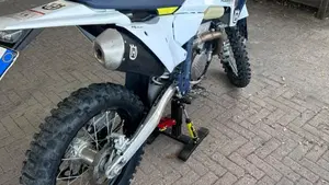 Husqvarna FE 250 (2025)  (5)