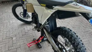 Husqvarna FE 250 (2025)  (6)