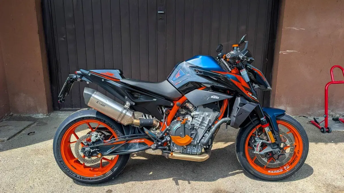 KTM 890 Duke R (2022 - 23)  (2)