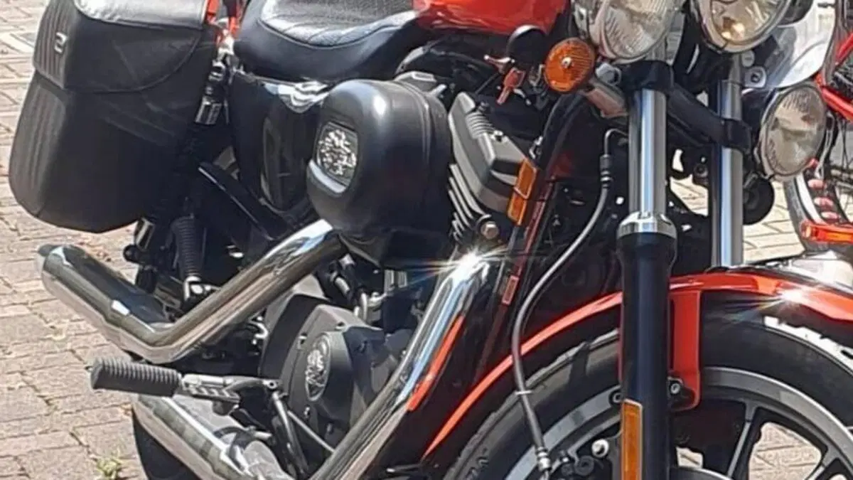 Harley-Davidson 883 R (2008 - 16) - XL 883R  (4)