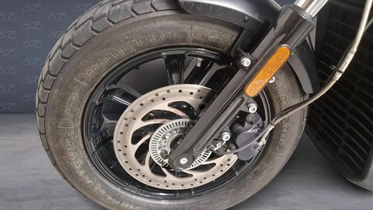 Indian Scout 1133 Bobber (2018 - 20)  (5)