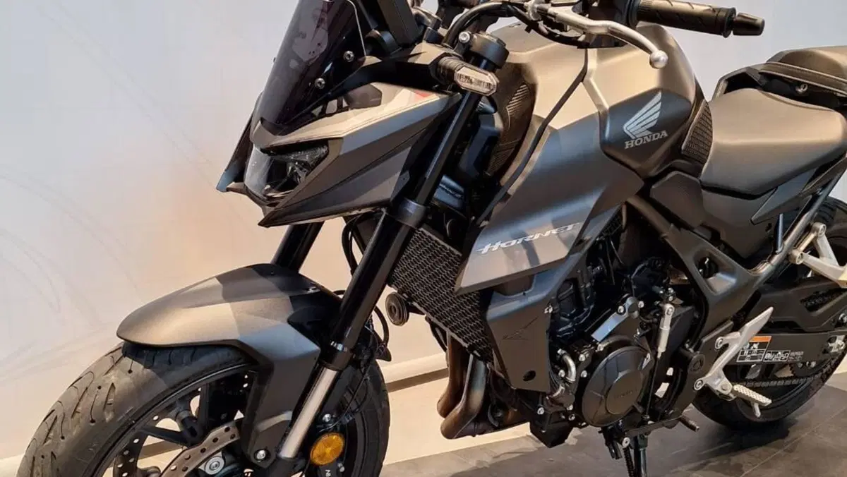 Honda CB 750 Hornet (2025)  (6)