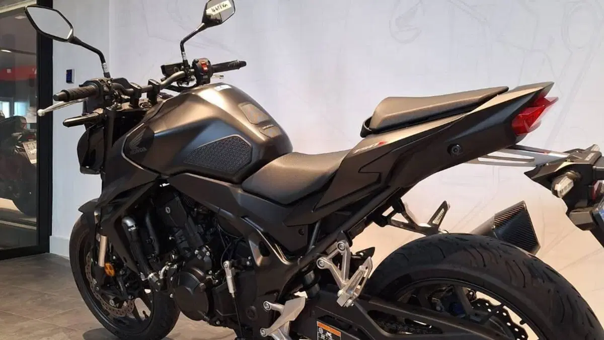 Honda CB 750 Hornet (2025)  (7)