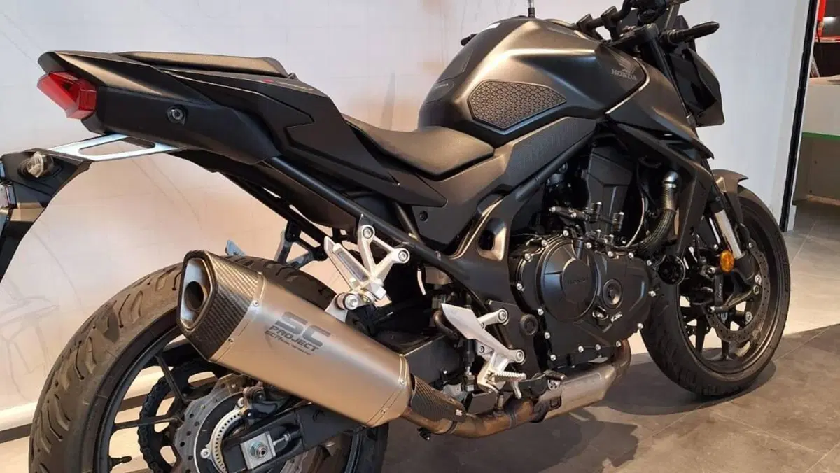 Honda CB 750 Hornet (2025)  (4)