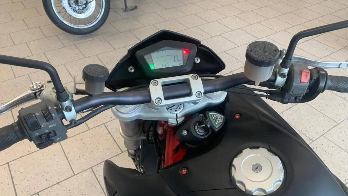 Ducati Hypermotard 1100 (2007 - 09)  (10)