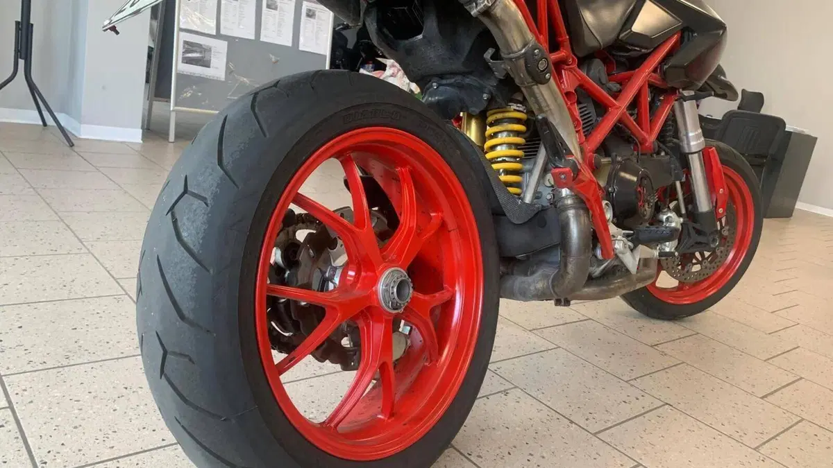 Ducati Hypermotard 1100 (2007 - 09)  (7)