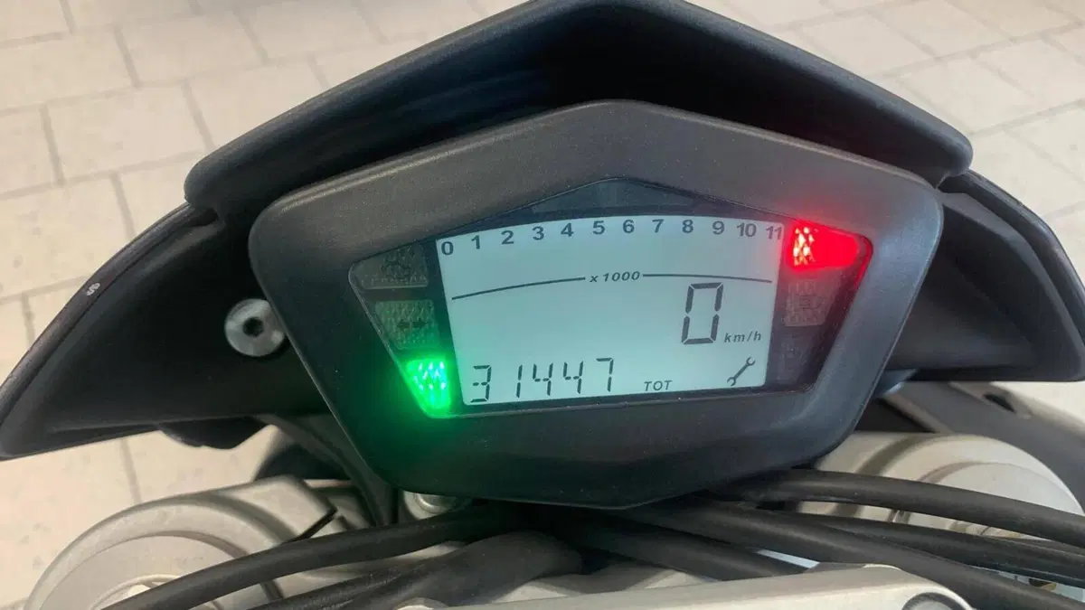 Ducati Hypermotard 1100 (2007 - 09)  (11)