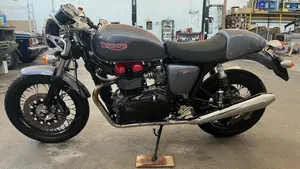 Triumph Thruxton 900 (2004 - 15)  (2)