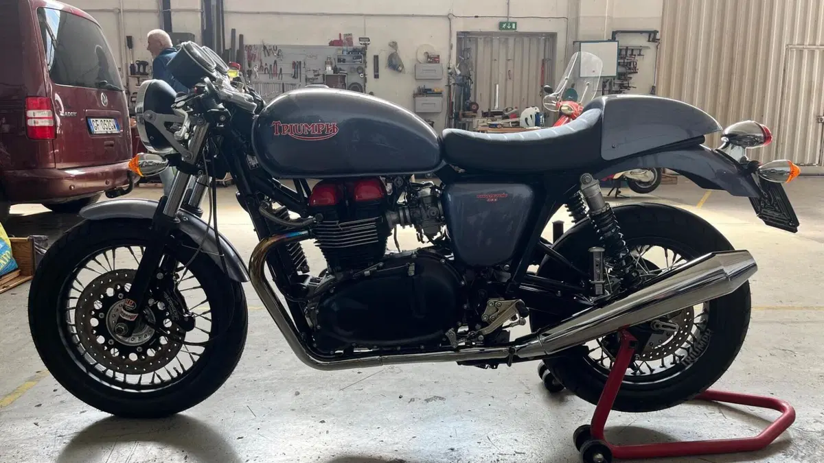 Triumph Thruxton 900 (2004 - 15)  (4)