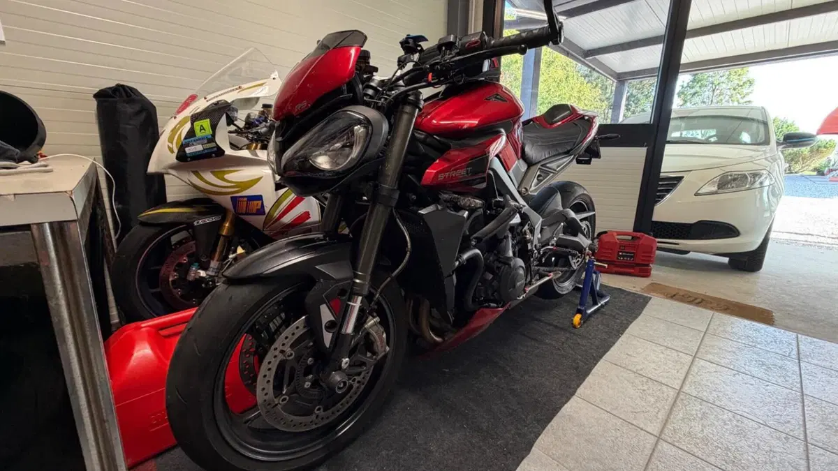 Triumph Street Triple 765 RS (2023 - 26)  (2)