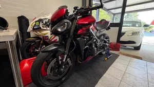 Triumph Street Triple 765 RS (2023 - 26)  (2)