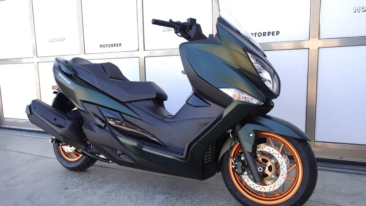 Suzuki Burgman 400 (2025 - 26)  (2)