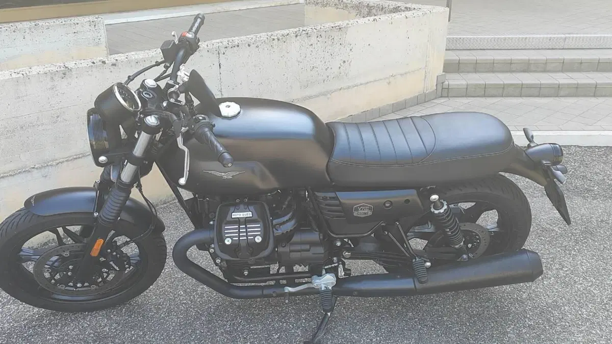 Moto Guzzi V7 III Stone Night Pack (2019 - 20) 