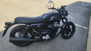 Moto Guzzi V7 III Stone Night Pack (2019 - 20)  (2)