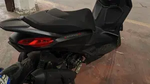 Piaggio Beverly 300 Hpe (2021)  (2)