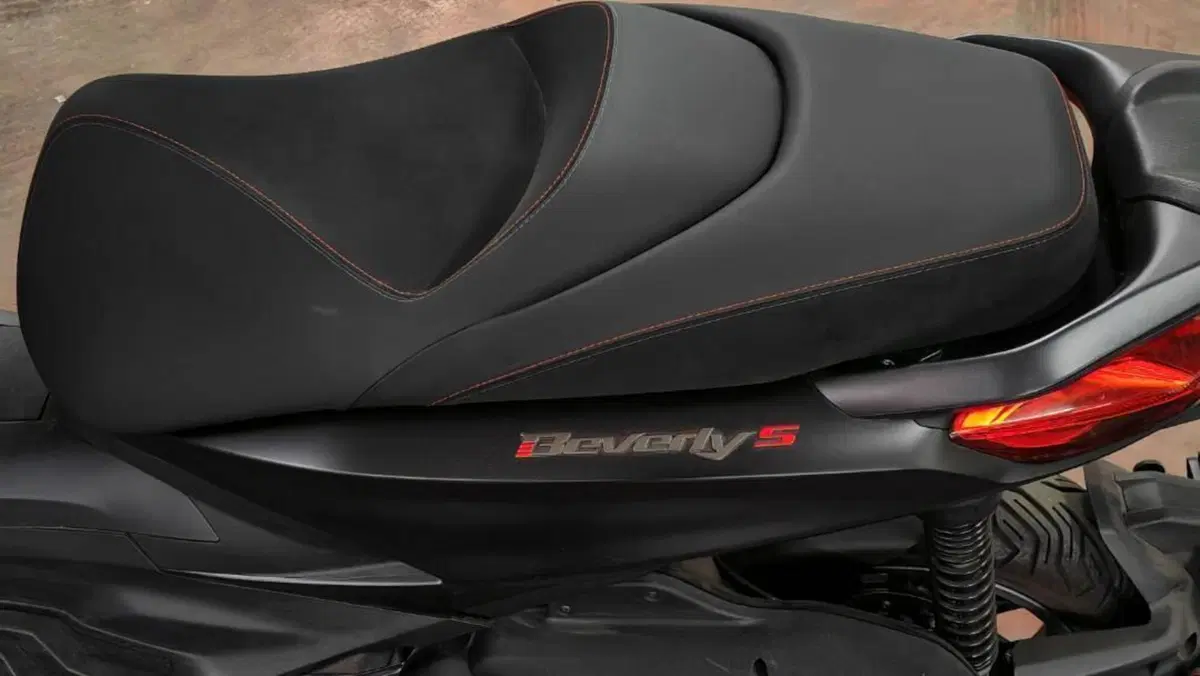 Piaggio Beverly 300 Hpe (2021)  (3)