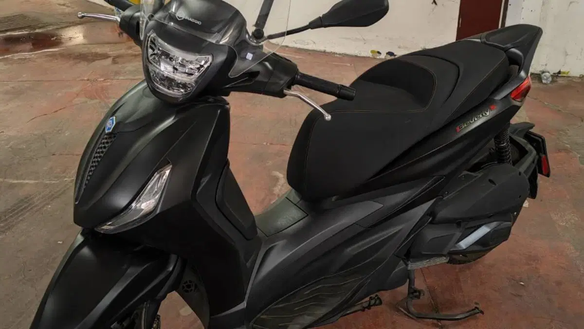 Piaggio Beverly 300 Hpe (2021)  (4)