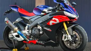 Aprilia RSV4 1100 Factory (2021 - 24)  (2)